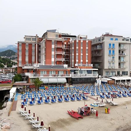 Hotel & Residence Stella Maris Pietra Ligure Ngoại thất bức ảnh