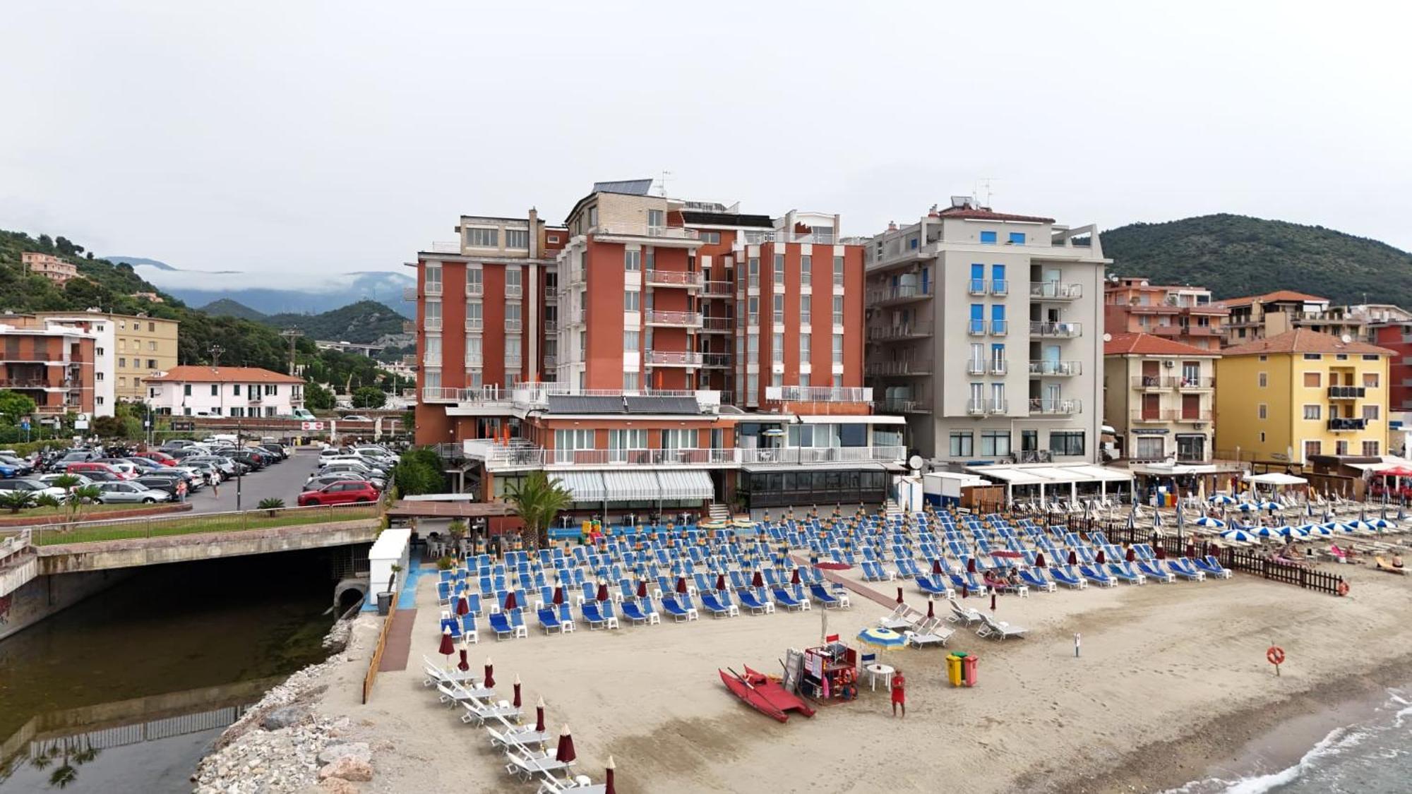 Hotel & Residence Stella Maris Pietra Ligure Ngoại thất bức ảnh